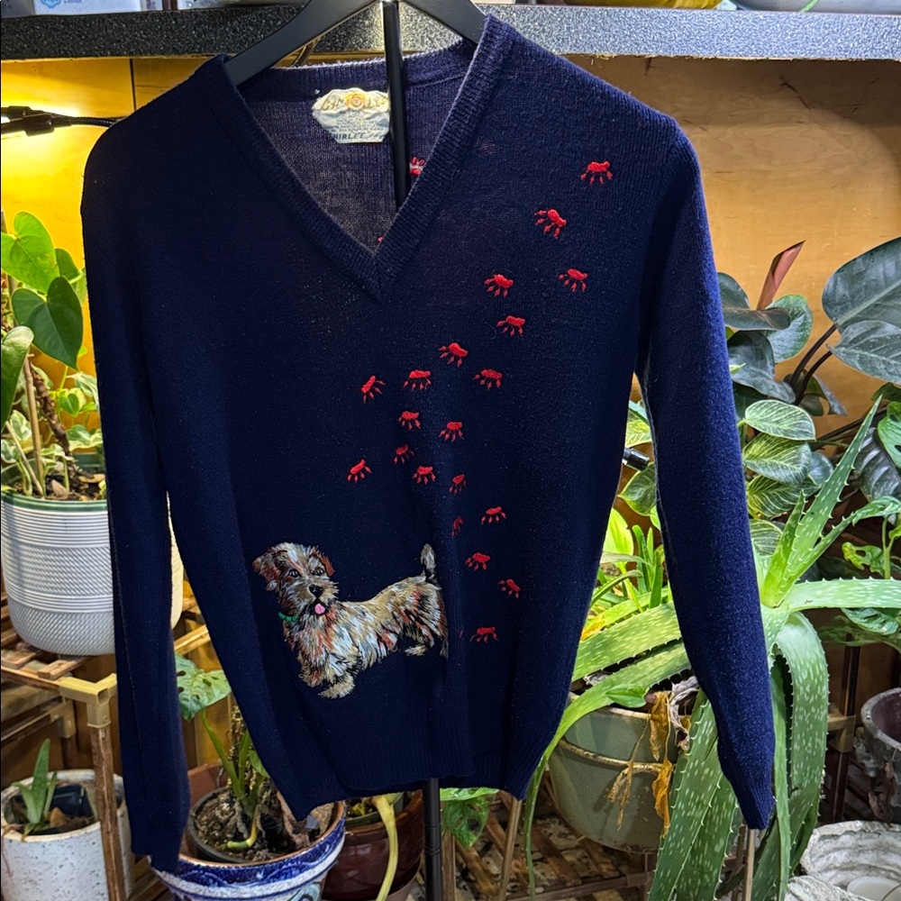 Cyn Les by Shirlee vintage
Designs knit sweater
. Smoke free .